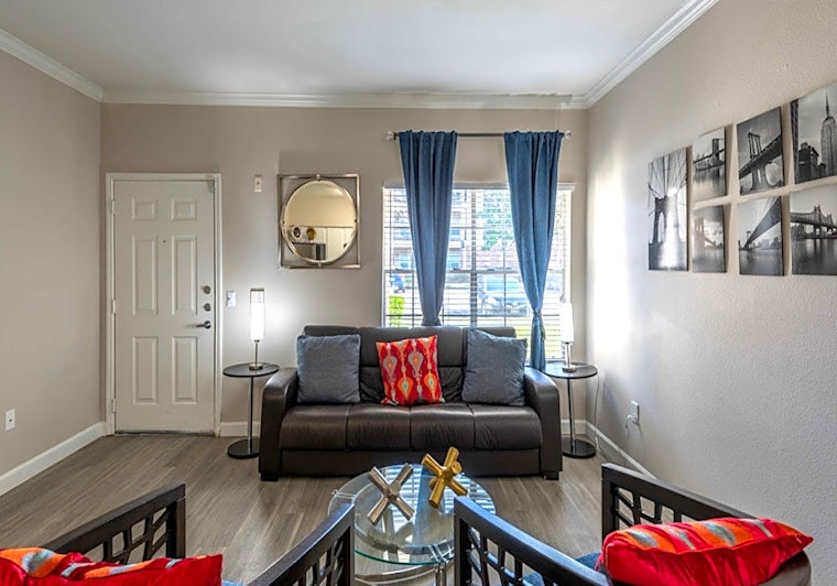 What apartments will $900 rent you in Westchase, today?