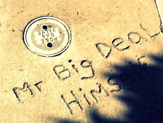 Friday Photo Quiz: Mr. Big Deal Himself