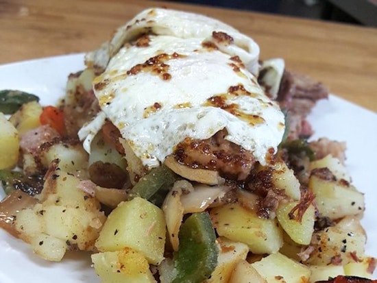 'Mesquite and Oaks' Brings Barbecue Fare To Downtown