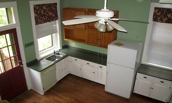 What apartments will $900 rent you in Old Louisville, this month?