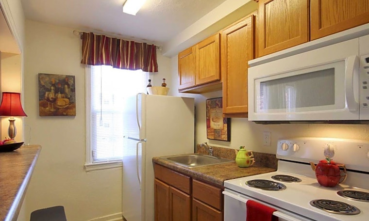 What apartments will $800 rent you in Wards Corner, this month?