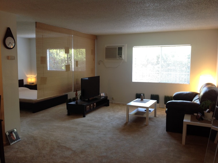 Check Out Today's Cheapest Rentals In Hollywood Hills, Los Angeles