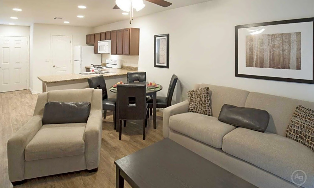 What apartments will 900 rent you in Northeast El Paso, today?