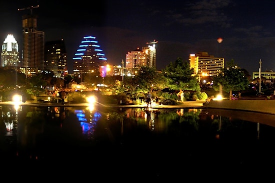 Top Austin news: FBI hunts for armed robber; 5 officers injured; more