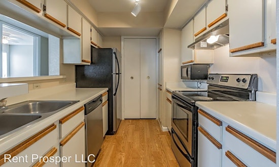 What apartments will $1,200 rent you in South Semoran, right now?