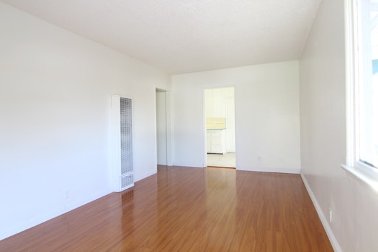 Check Out Today's Cheapest Rentals In Mid-City, Los Angeles