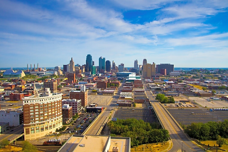 Top Kansas City news: 'Vaping robot' used in research; charge cop with murder, family demands; more