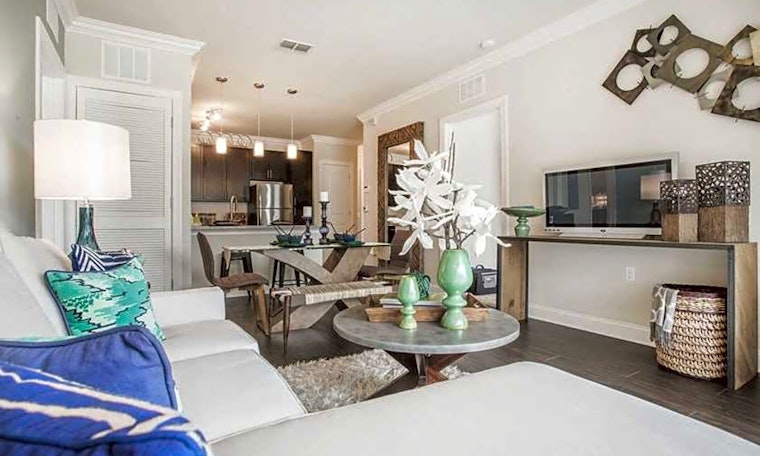 What apartments will $1,200 rent you in Florida Center North, today?