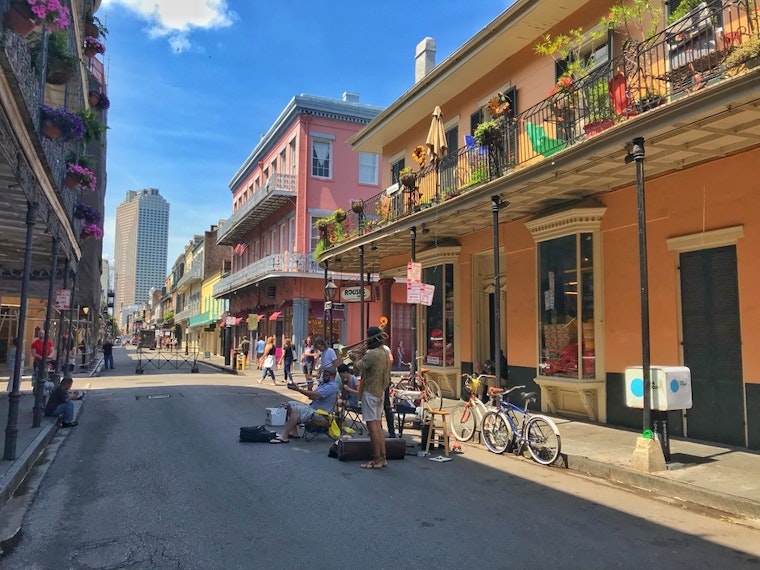 Top New Orleans news: 1 in 7 adults have outstanding warrant; woman carjacked in school lot; more