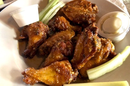 5 top spots for chicken wings in Tampa