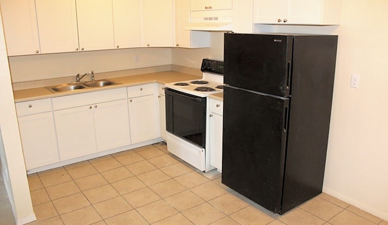 What apartments will $800 rent you in Paradise Valley right now?