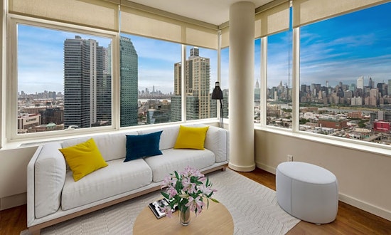 What apartments will $2,900 rent you in Long Island City, this month?
