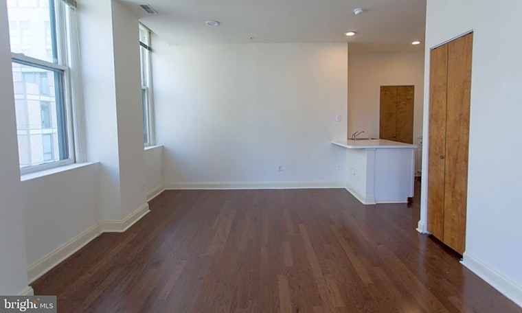What apartments will $1,600 rent you in Rittenhouse, this month?