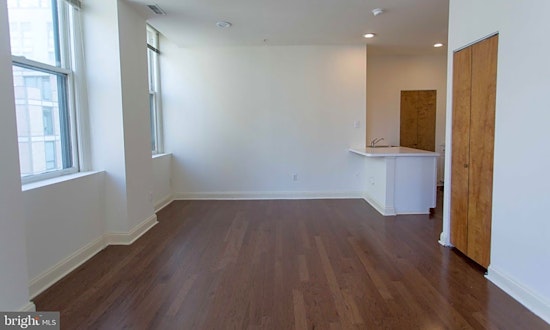 What apartments will $1,600 rent you in Rittenhouse, this month?