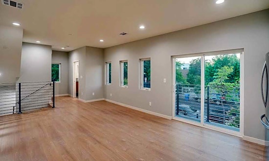 What apartments will $3,900 rent you in Hollywood, this month?
