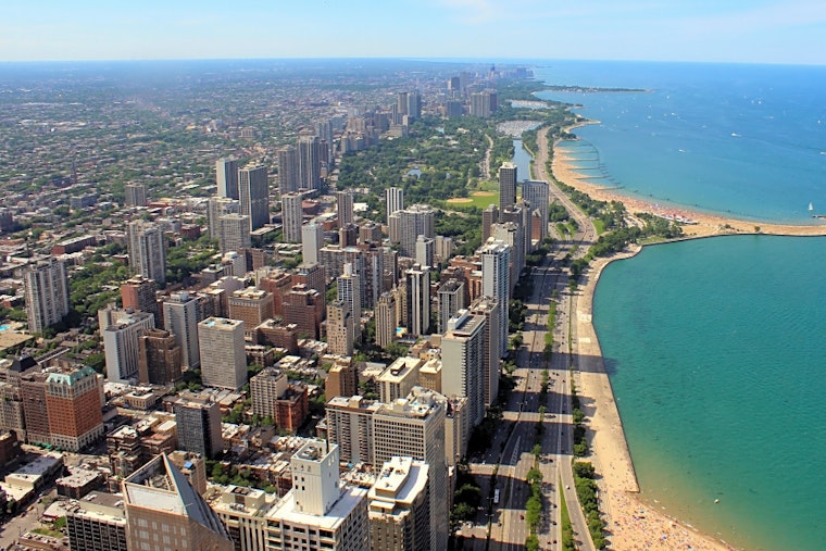 Top Chicago news: Subway shop closes after video shows employee wiping counter with a mop; more