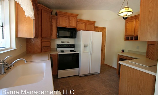 What apartments will $1,600 rent you in central Colorado Springs right now?