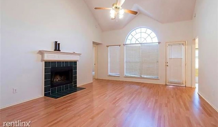 What apartments will $1,900 rent you in Park Glen, right now?