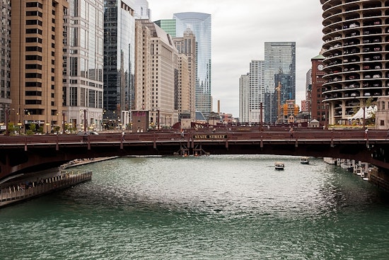Top Chicago news: Chicago libraries abolish late fees; Gap to bring 150 seasonal jobs; more