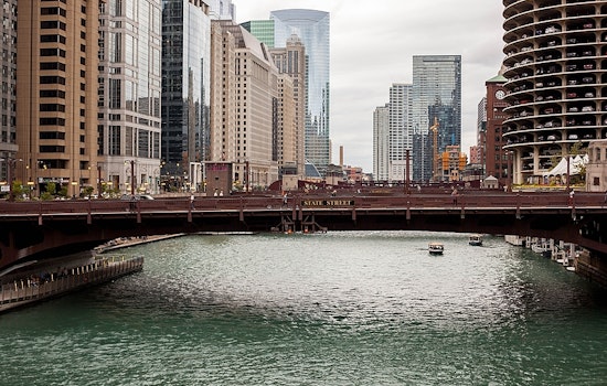 Top Chicago news: Chicago libraries abolish late fees; Gap to bring 150 seasonal jobs; more