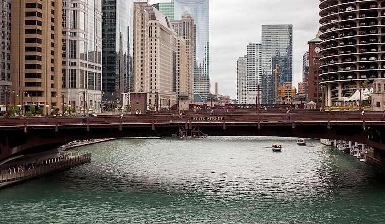 Top Chicago news: Chicago libraries abolish late fees; Gap to bring 150 seasonal jobs; more