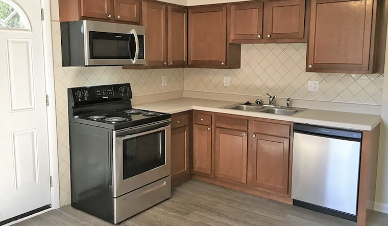 What apartments will $800 rent you in North Linden, this month?