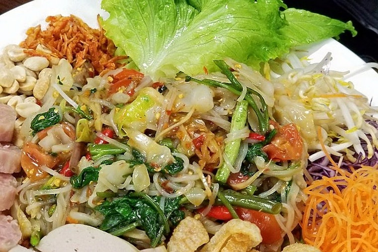 Asiannights brings Laotian fare to Bonnie Brae