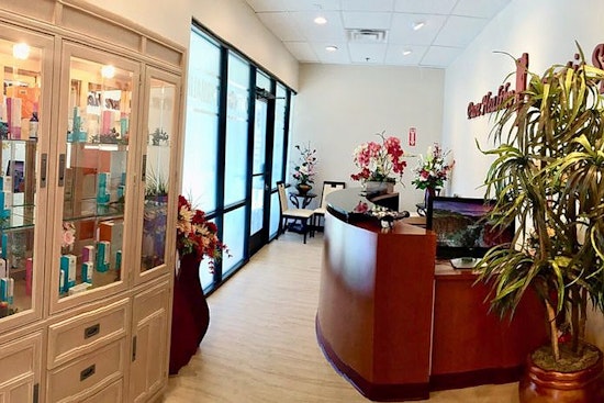 New waxing spot Pure Healthy Cosmetic Spa now open