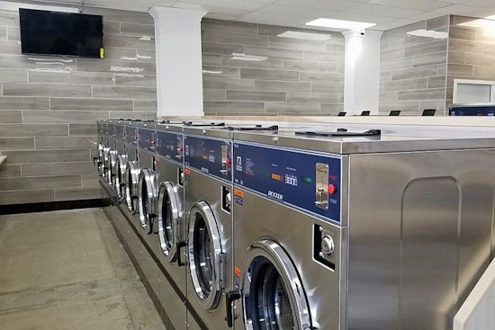 New West Anaheim laundromat P Laundromat opens its doors