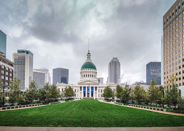 Top St. Louis news: Musicians car burglarized, instruments stolen; Cards beat Braves, advance; more
