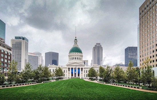 Top St. Louis news: Musicians car burglarized, instruments stolen; Cards beat Braves, advance; more
