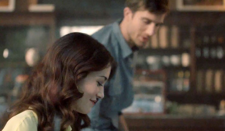 Momi Toby's Featured in Oscar Ad, Briefly