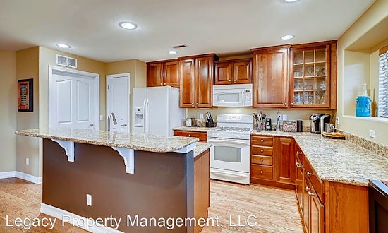 Apartments for rent in Aurora: What will $2,300 get you?