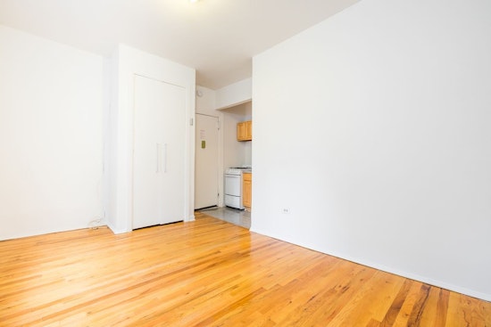 Explore Today's Cheapest Rentals In The Theater District, New York City