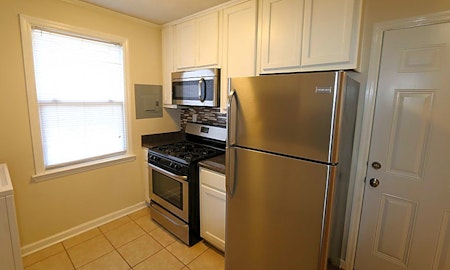 What apartments will $800 rent you in Berclair-Highland Heights, today?