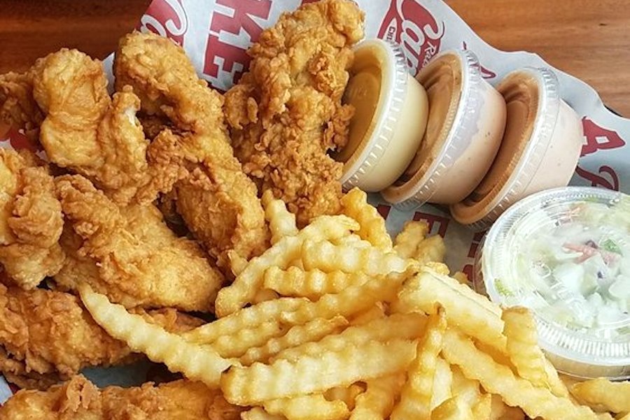 'Raising Cane's Chicken Fingers' Debuts In Rogers Park