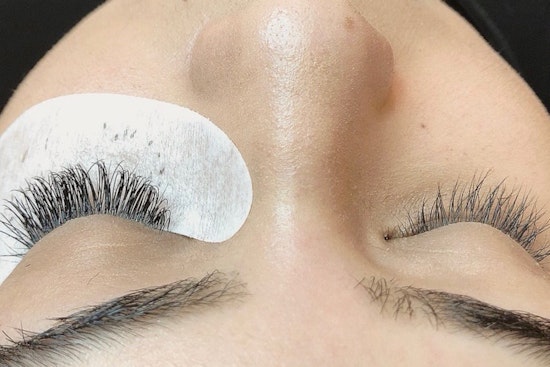 Discover Arlington's 5 best eyelash service spots