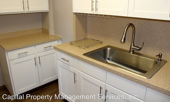 What apartments will $1,400 rent you in Goose Hollow, this month?