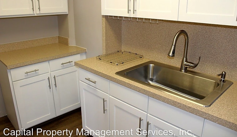 What apartments will $1,400 rent you in Goose Hollow, this month?