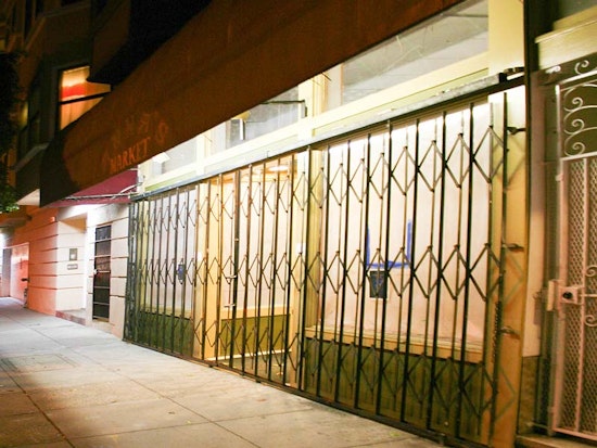Anna's Market Closes