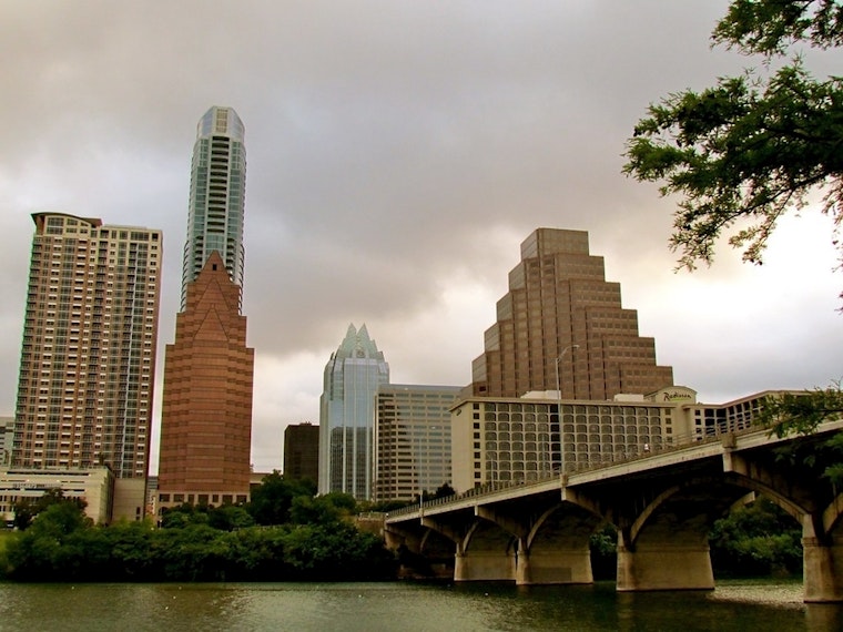 Top Austin news: Fox complaints spike; 25K gallons of sewage overflow into Bull Creek; more