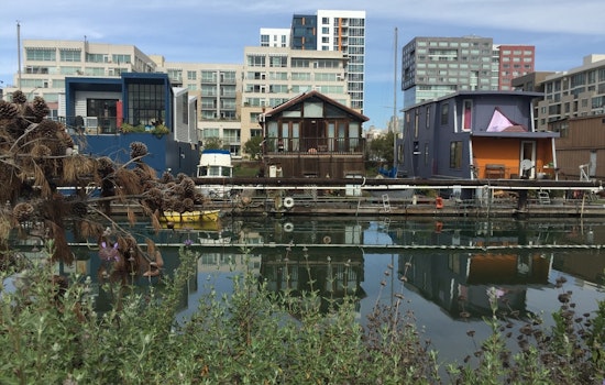 Life on a Houseboat Is Mostly Ups, Few Downs