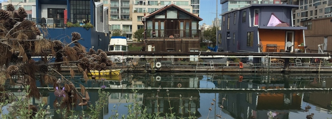 Life on a Houseboat Is Mostly Ups, Few Downs