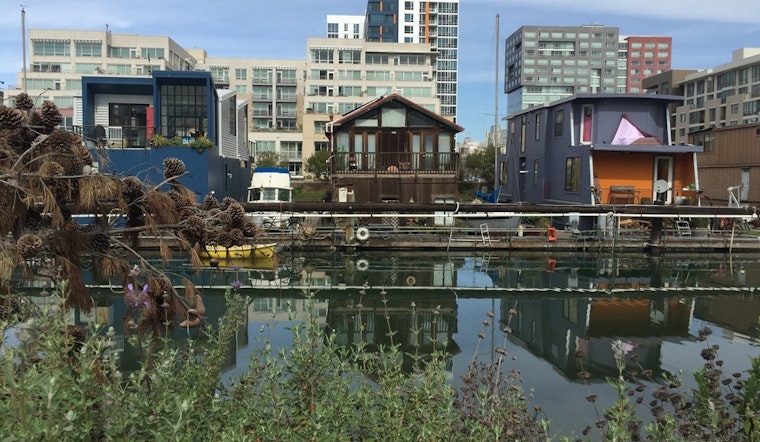Life on a Houseboat Is Mostly Ups, Few Downs