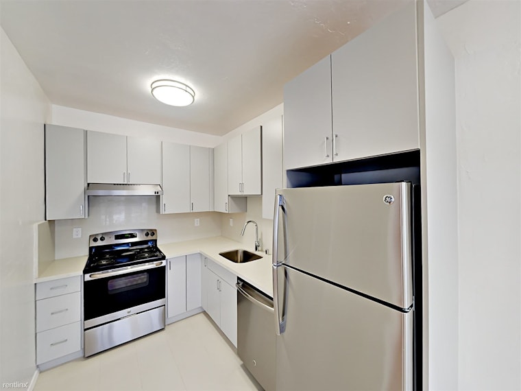 Sun Drenched Apartments For Less Than $2,000 In Oakland