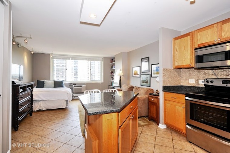 Apartment Hunting On A Budget? 8 Chicago Units On The Market For $1,400/Month