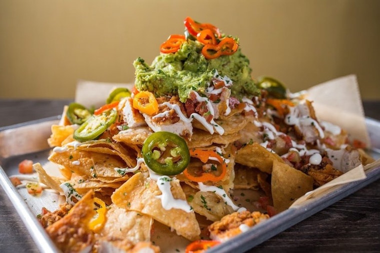 Lincoln Park sports bar has it all: Darts, frozen cocktails & deep-fried Oreos