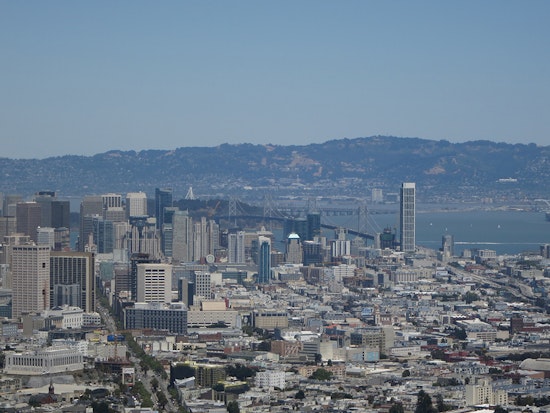 Stay indoors, avoid heat: Advisories in effect for wildfire smoke, hot temperatures in SF