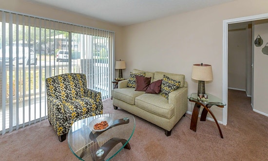 What apartments will $900 rent you in Farm Pond, today?