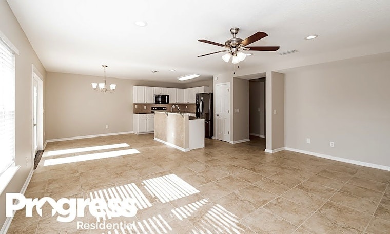 What apartments will $1,600 rent you in Chimney Lakes, this month?